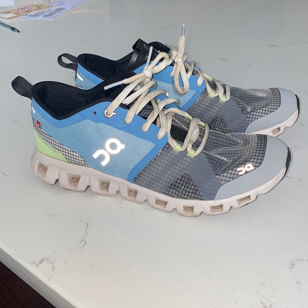On cloud running shoe. Size 9